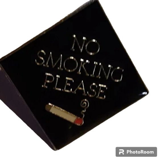 1" Square Enameled Lapel Pin No Smoking Please - Picture 1 of 4